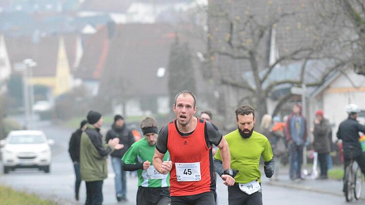 Schnappschüsse vom Fuschter Silvesterlauf.