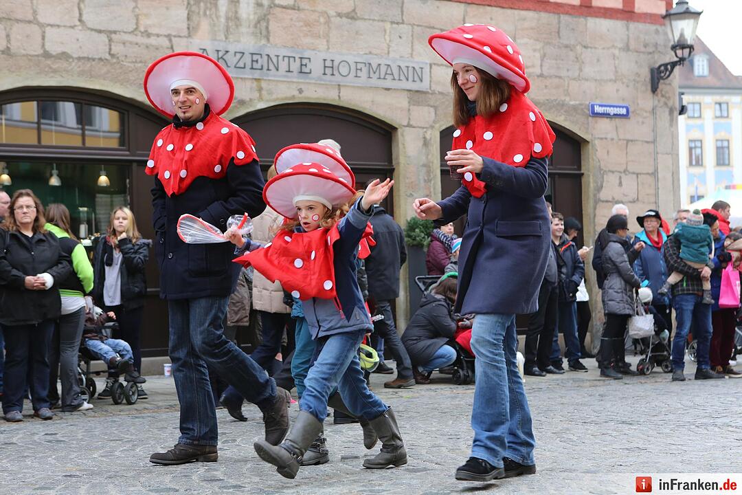Gaudiwurm: Narren feiern in Coburg
