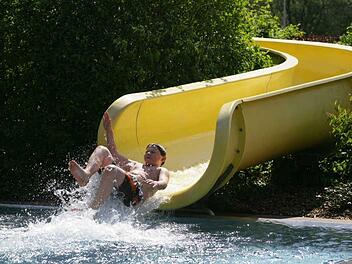 Die Zapfendorfer Wasserrutsche wird auch in dieser Saison gerade bei den j&uuml;ngeren Besuchern hoch im Kurs stehen.Archivfoto: Matthias Hoch