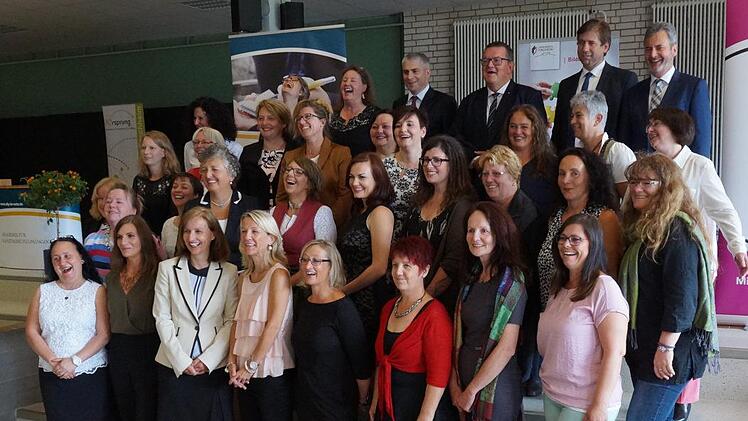 Bei der Zertifikatsübergabe 2018 Foto: Petra Malbrich