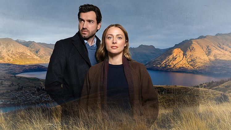 Detective Sergeant Anais Mallory (Chelsie Preston Crayford) und ihr Kollege Detective Simon Delaney (Matt Whelan) müssen sich zunächst beschnuppern, erweisen sich aber schon bald als gut harmonierendes Ermittlerteam in Queenstown.