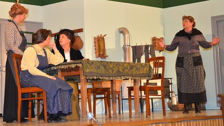 Sie stecken voller Boshaftigkeiten und verstehen es, Gerüchte zu verbreiten (von links): Christine Böhm, Ulrike Richter, Susanne Hetz und Rosi Popp.