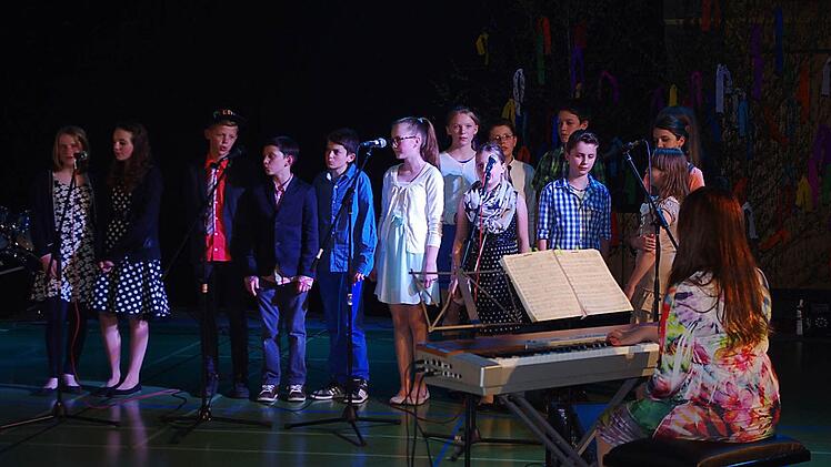 Die Bläserklasse 6 b (Leitung: Elke Buckreus) zeigte beachtliches Können. Foto: Heike Schülein