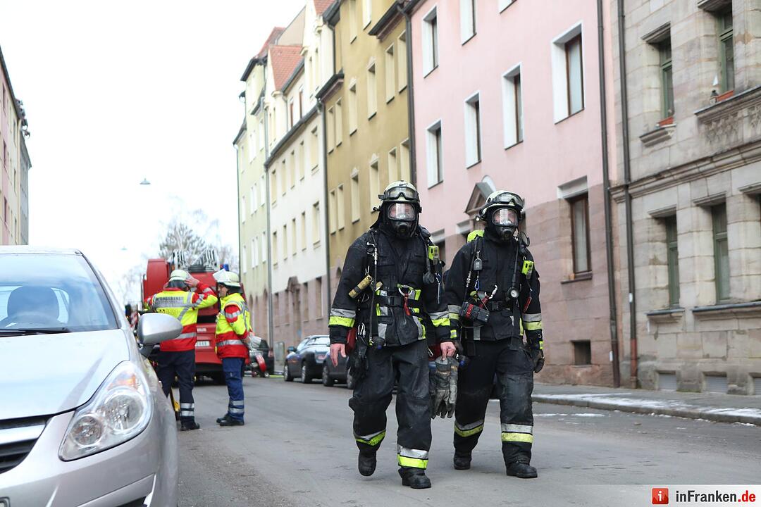 Mehrfamilienhaus in Nürnberg brennt