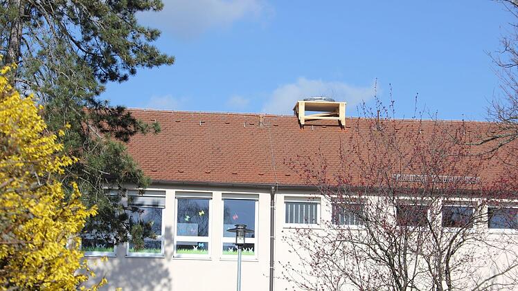 Das Schuldach ist noch leer.