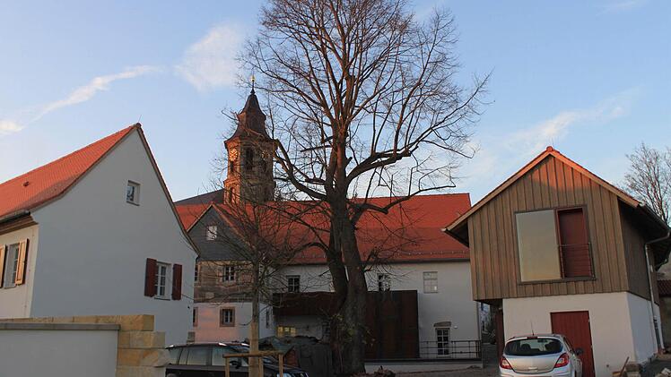 Historisches Ensemble mit der Kirche im Hintergrund.Foto: Jürgen Gärtner