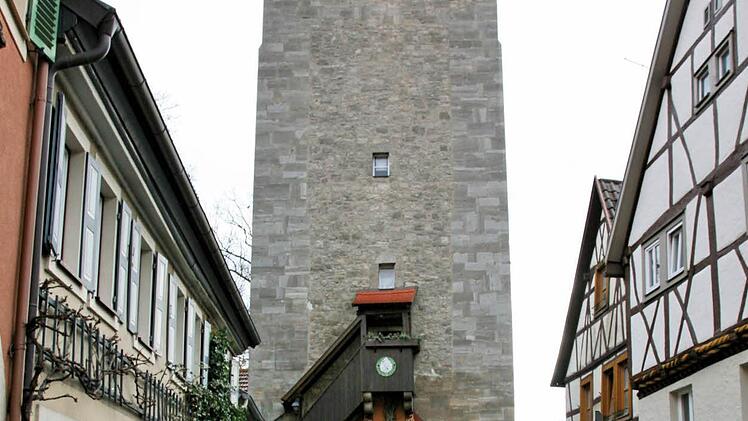 Stolz auf das Jörgentor ist der Rhönklub-Zweigverein Münnerstadt. Doch eine Sicherheitstreppe wird es schon aus Kostengründen nicht geben. Ab Mai sind jedoch Stammtische geplant, und der Turm soll für Familienfeiern zur Verfügung gestellt werden.  Foto: Dieter Britz