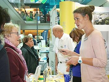 Fachärztliche Beratung findet man am Messestand des Klinikums.  Foto: Andreas Oswald