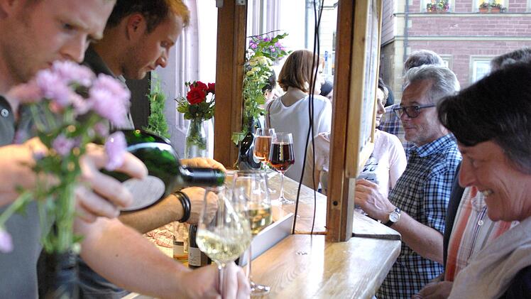 Das Fest "Wein und Gaumenfreuden" ist eine vom Weinbauverein organisierte Veranstaltung und  Publikumsmagnet. Archivfoto:Winfried Ehling