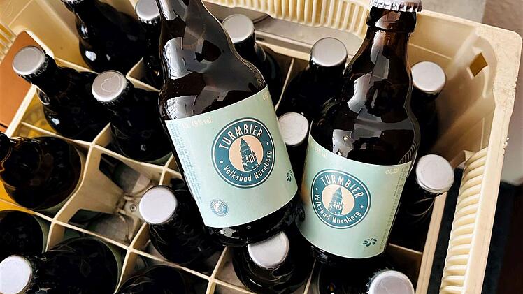 N&uuml;rnberg: Rekonstruktion des Volksbad-Turms - Gleichnamiges Bier f&uuml;r Sponsoren ist da