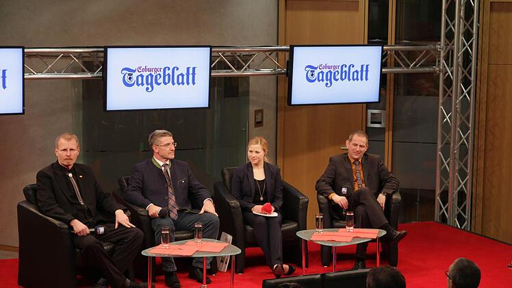 Christoph Raabs (links), Michael Busch und Rainer Mattern (rechts) stellten sich beim Regionen Talk "Auf den Punkt" den Fragen von Radio-Eins-Moderatorin Anja Hampel. Foto: Albert Höchstädter