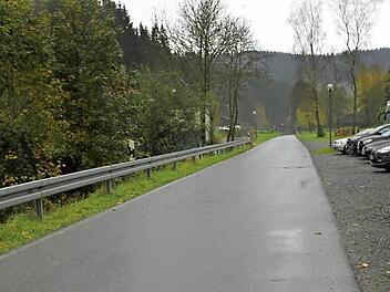 Die Staatsstraße 2201 von Schauberg bis zur thüringischen Landesgrenze soll bis 2016 fertig gestellt werden. Die Verantwortlichen hoffen nun unter anderem auch auf ein gutes Einvernehmen mit den anliegenden Grundstückseigentümern.