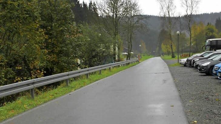 Die Staatsstraße 2201 von Schauberg bis zur thüringischen Landesgrenze soll bis 2016 fertig gestellt werden. Die Verantwortlichen hoffen nun unter anderem auch auf ein gutes Einvernehmen mit den anliegenden Grundstückseigentümern.