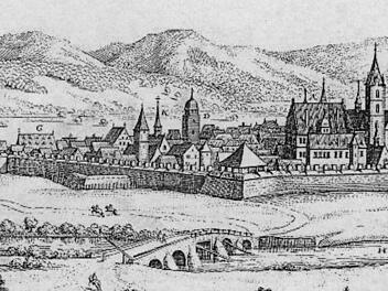 Alte Stiche und Postkarten zeugen von der Schönheit Forchheims. Repros: Löwisch