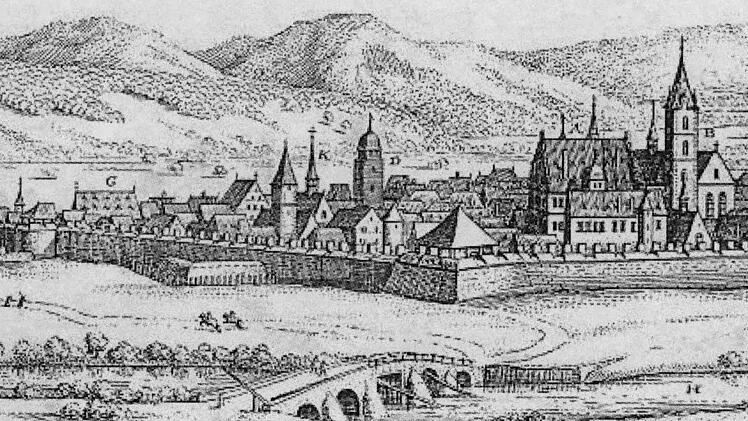 Alte Stiche und Postkarten zeugen von der Schönheit Forchheims. Repros: Löwisch