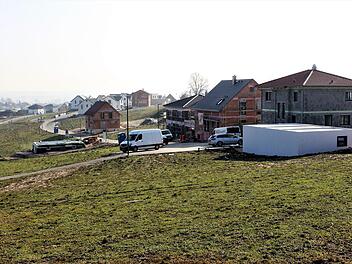 Oberhalb des alten Ortes ist im Mühlhäuser Baugebiet "Weißer Weg" eine rege Bautätigkeit zu verzeichnen. Foto: Evi Seeger