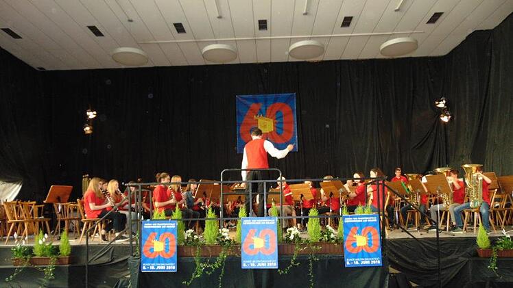 Beim Jubiläumskonzert der Jugend- und Trachtenkapelle Foto: Petra Malbrich