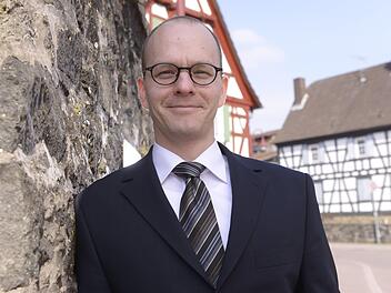 B&uuml;rgermeisterwahlkampf: Als dieses Bild aufgenommen wurde, kandidierte Dirk Vogel f&uuml;r das B&uuml;rgermeisteramt im hessischen Bruchk&ouml;bel. Jetzt soll er OB-Kandidat der SPD in seiner Geburtsstadt Bad Kissingen werden.  Archiv Daniel Peter