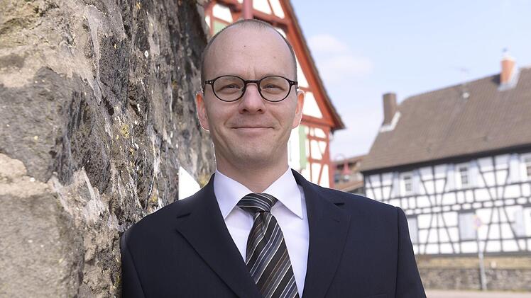 B&uuml;rgermeisterwahlkampf: Als dieses Bild aufgenommen wurde, kandidierte Dirk Vogel f&uuml;r das B&uuml;rgermeisteramt im hessischen Bruchk&ouml;bel. Jetzt soll er OB-Kandidat der SPD in seiner Geburtsstadt Bad Kissingen werden.  Archiv Daniel Peter