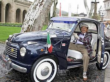 Durchgestylt bis ins kleinste Detail: Pietro Messina und sein Fiat Topolino C Baujahr 1948.  Fotos: Edgar Bartl