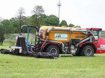Das Fahrzeug hat eine Arbeitsbreite von 12,30 Metern. Foto: Evi Seeger