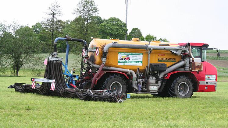 Das Fahrzeug hat eine Arbeitsbreite von 12,30 Metern. Foto: Evi Seeger