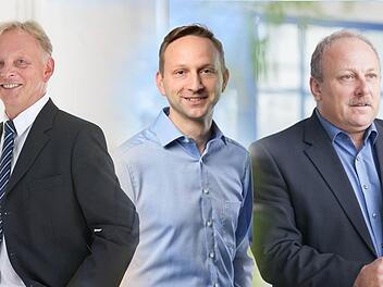 Das Rennen ist - vorläufig - entschieden: Robert Bosch (Mitte) und Jürgen Karg (rechts) gehen in die Stichwahl. Günther Stenglein muss sich seinen Mitbewerbern geschlagen geben. Foto: BR-Archiv