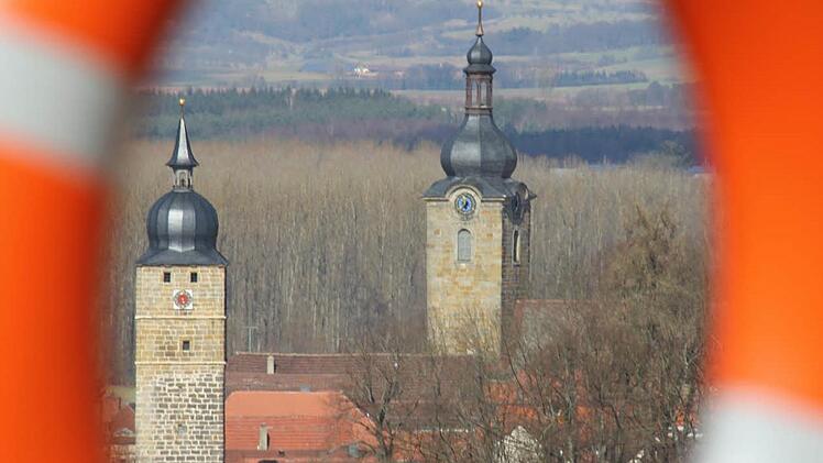 Den Rettungsring benötigt die DLRG in Ebern zurzeit für sich selbst. Doch mit Erwin Reuter hat ein alter Bekannter die Verantwortung im Ortsverband übernommen. Foto: Eckehard Kiesewetter