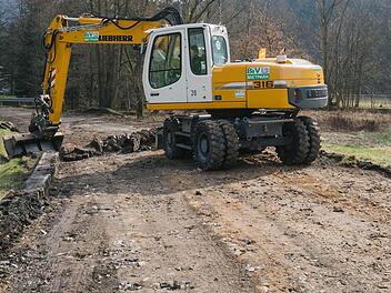 Auf der Ausbaustrecke der KC 3 nach Gifting hat am Donnerstagnachmittag ein Bagger die Hauptleitung beschädigt. Dieses Bild entstand vor drei Wochen auf der Baustelle. Foto: Marian Hamacher