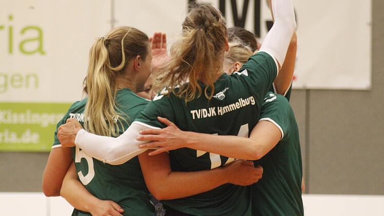 Im Jubel vereint: Die Hammelburger Volleyballerinnen glänzten beim Sieg in Nürnberg. Foto: TV/DJK