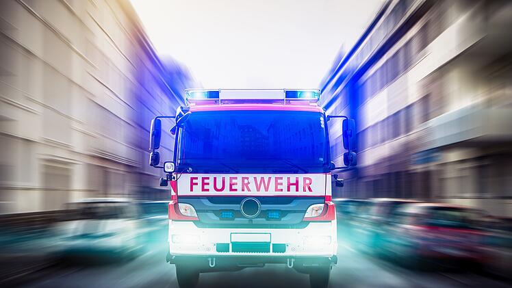 Die Feuerwehr hatte den Brand an der Fassade schnell unter Kontrolle. Es wurde niemand verletzt.