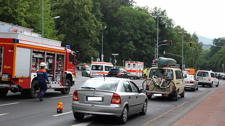 Nach einem Unfall auf dem Ostring ging es am Donnerstagmittag etwas langsamer vorwärts. Fotos: Carmen Schmitt