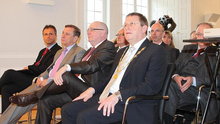 Oberbürgermeister Henry Schramm hatte zu einem Festakt ins Rathaus eingeladen.