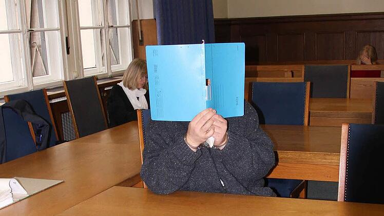 Der Angeklagte Stephan R. vor dem Landgericht Nürnberg-Fürth  Foto: Groscurth