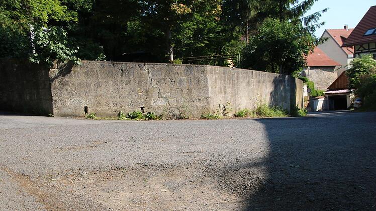 Fahrbahnschaden am Waschlauerweg. Foto: Heike Beudert