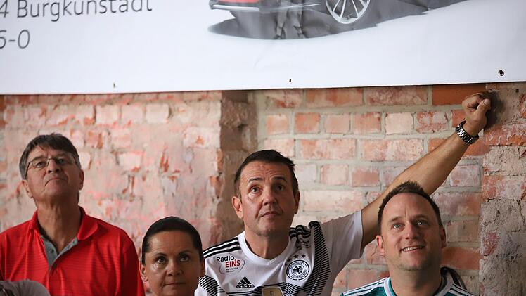 Von der frühen Anstoßzeit ließen sich die Zuschauer nicht abschrecken. Sie sorgten erneut für eine "volle Hütte" in der Kühnlenzpassage. Foto: Marian Hamacher