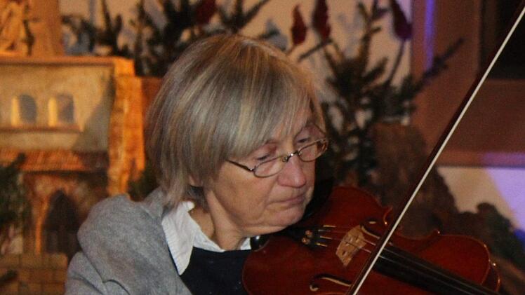 Sieglinde Hornung spielte  "The First noel"  Roland Dietz