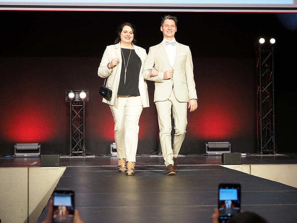 Inkl. Braut- und Festmodenschauen.