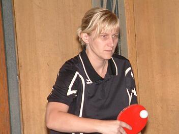 Mit ihrem Sieg im letzten Einzel in Konradsreuth rettete Nina Zeuß noch das 7:7 für den TTC Wallenfels. Zuvor hatte sie das Doppel mit Katja Schreiner und ein weiteres Einzel gewonnen.  Foto: Hans Franz