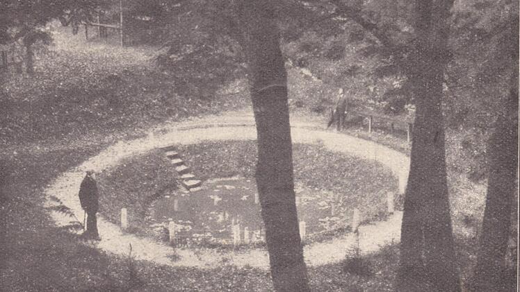 Auf der heutigen Bühne wurde 1921 ein kleiner Bergsee angelegt.