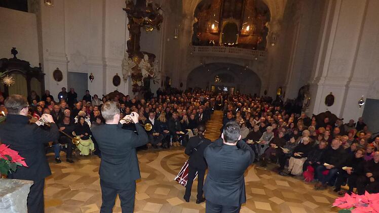 Die Instrumentalgruppe Bavarian Brass und Basilikaorganist Georg Schäffner boten ein geistlich-barockes Konzert. Fotos: Thomas Weichert