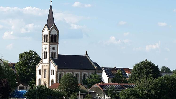 Im 16. Jahrhundert wurde Weisendorf protestantisch - es dauerte bis 1885, bis sich wieder eine eigene katholische Gemeinde manifestierte: durch die Weihe der neu erbauten Kirche St. Josef.Foto: Richard Sänger