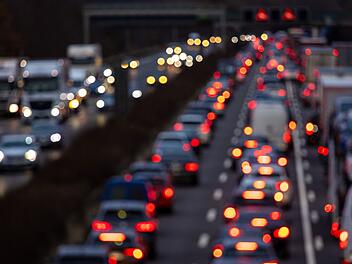 Weihnachtsreiseverkehr auf der Autobahn