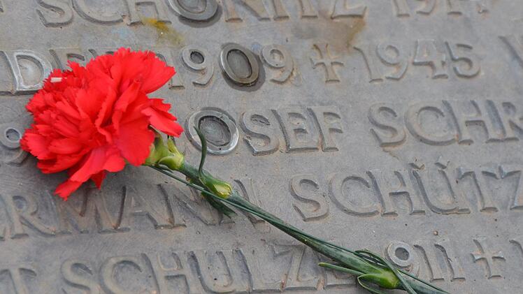 Gedenktafel auf dem Kissinger Parkfriedhof - elf von ihnen wurden nun gestohlen.Archiv/Foto: Peter Rauch
