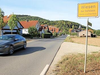 Die Ortsddurchfahrt Wiesen soll im Bereich Döringstadter Straße ausgebaut werden.  Foto: Tobias Kindermann