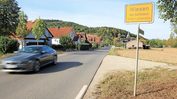 Die Ortsddurchfahrt Wiesen soll im Bereich Döringstadter Straße ausgebaut werden.  Foto: Tobias Kindermann