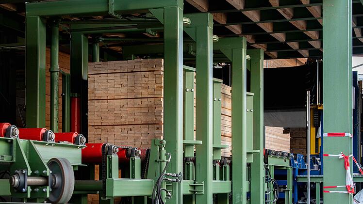 Unter anderem aus Franken stammt das Konstruktionsholz, das die Ziegler Group in die ganze Welt exportiert. Foto: privat