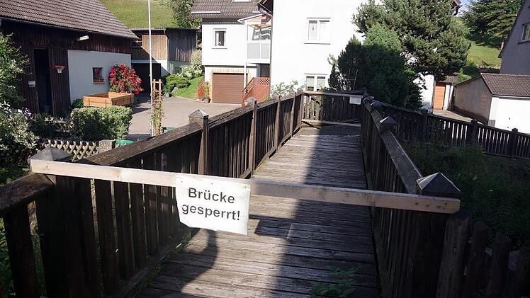 Einen Ersatzneubau wird es für die Fußgängerbrücke in der Bachstraße in Wickendorf geben.Heike Schülein