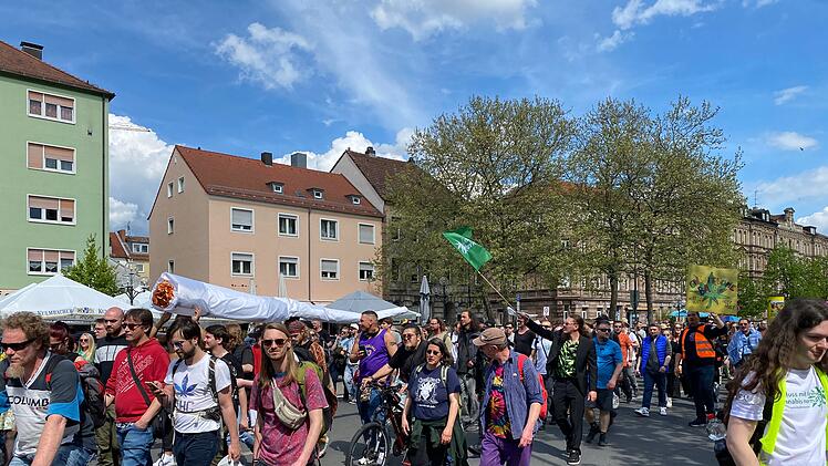 Global Marijuana March Nürnberg: Cannabis-Parade mit Hunderten Demonstranten - Bilderstrecke