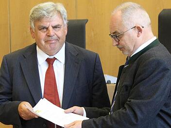 Gerhard Amend (links) mit dem Präsidenten des Landgerichts Coburg, Anton Lohneis. Foto: Simone Bastian